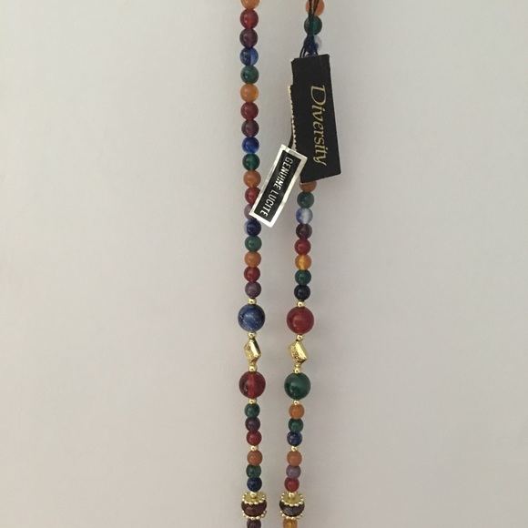 Lucite beaded necklace with goldtone accents - Picture 4 of 5